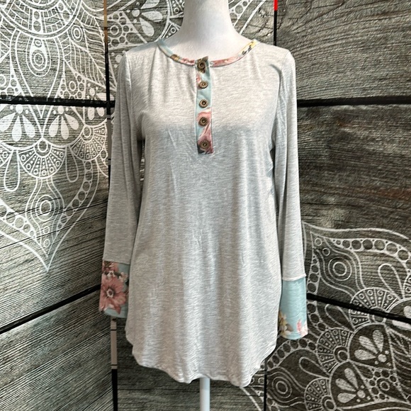 Floral Out Top - Picture 1 of 4